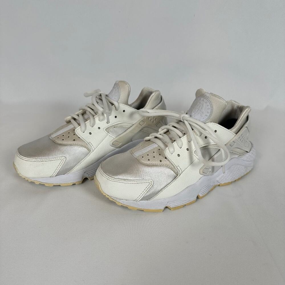Nike Air Huarache Triple White Athletic Sneaker Size 7.5 Streetwear Athleisure